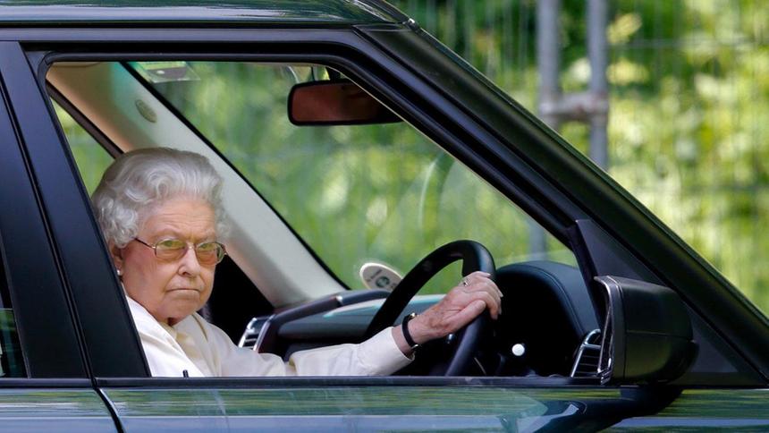 Почему королева Елизавета II обожала ездить за рулём