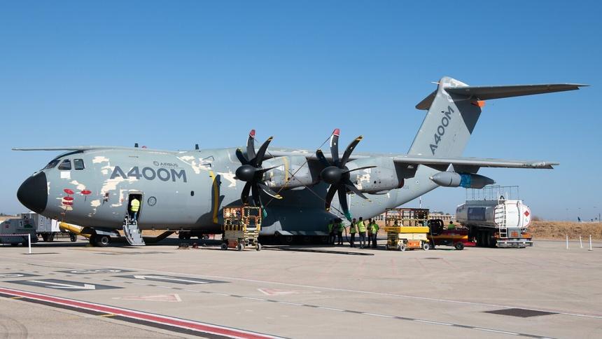 Военный авиалайнер Airbus A400M подняли в воздух на экологичном топливе