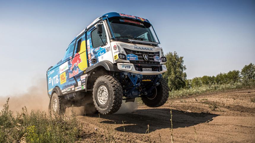 Российских гонщиков могут не допустить на Дакар-2023