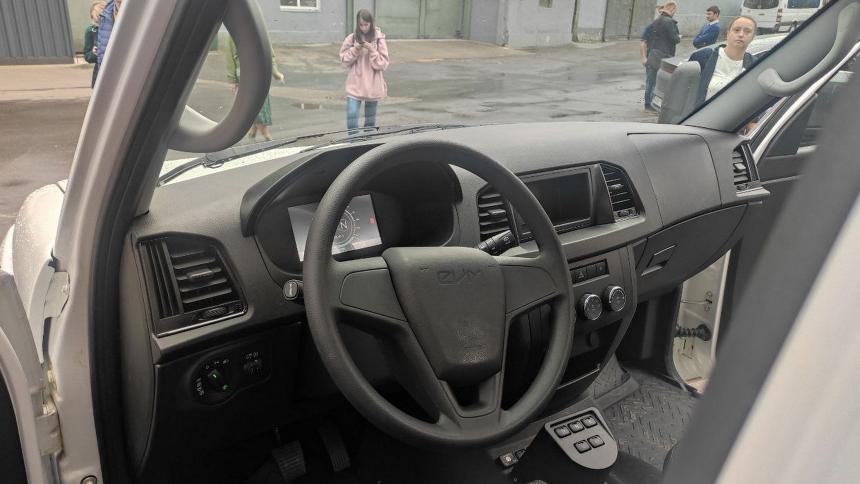 Раскрыт интерьер электрического грузовичка на базе УАЗ «Профи»