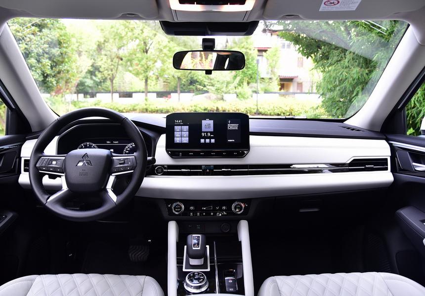 Интерьер нового Mitsubishi Outlander, autohome.com.cn