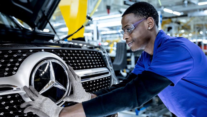 Mercedes-Benz и Volvo останавливают заводы в США из-за смертоносного урагана