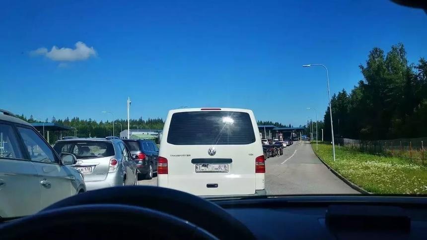 Выезжающих на машинах в ЕС призывников начали ловить в Псковской области