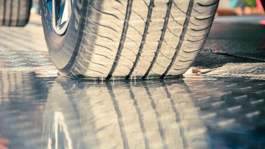 Российские склады ломятся от зимних шин