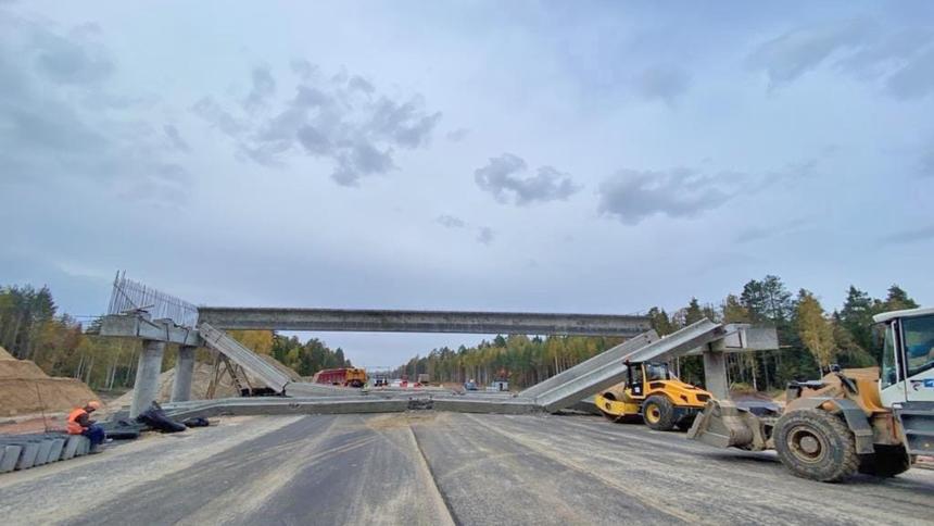 Грузовик обрушил эстакаду на строящейся трассе М-12