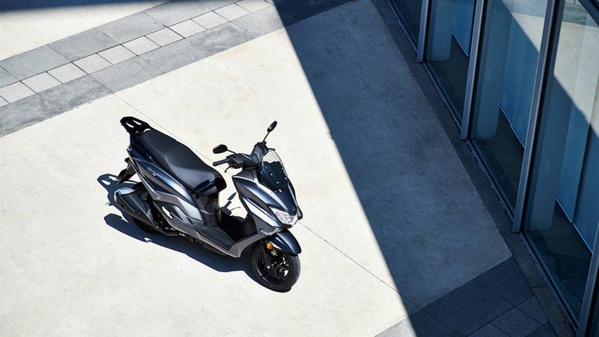 Suzuki представил компактный городской скутер Burgman Street 125