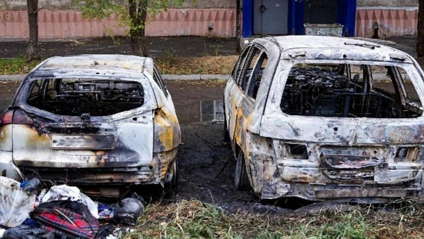 Мстительный хабаровчанин случайно сжёг три автомобиля на парковке