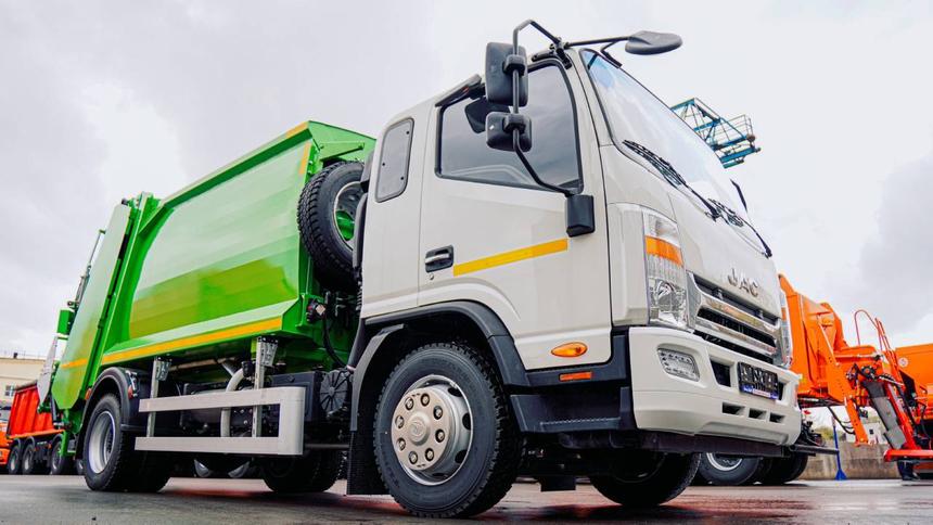 В России нашли замену японским шасси для мусоровозов