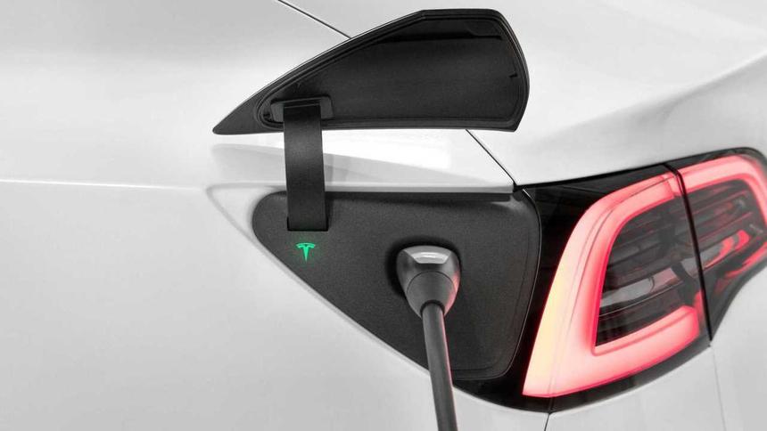 Tesla «открыла» свой разъём зарядки для электрокаров