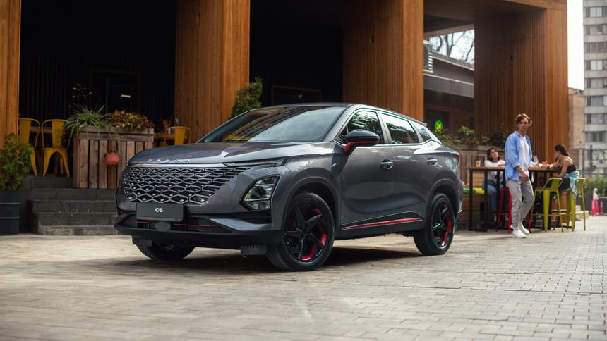 Раскрыта дата начала продаж кроссоверов Omoda C5 в России