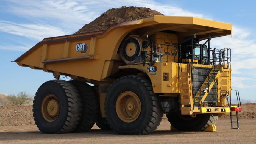 Caterpillar представил карьерный самосвал на «батарейках»