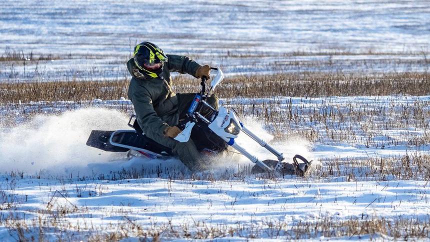 В России создали гибрид спортбайка и снегохода под названием «Снегирь-2500»