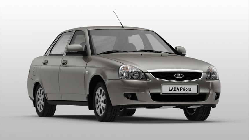 Эксперты отметили резкое подорожание подержанных седанов Lada Priora