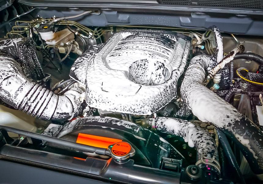 Как самому помыть двигатель автомобиля и не попасть на дорогой ремонт
