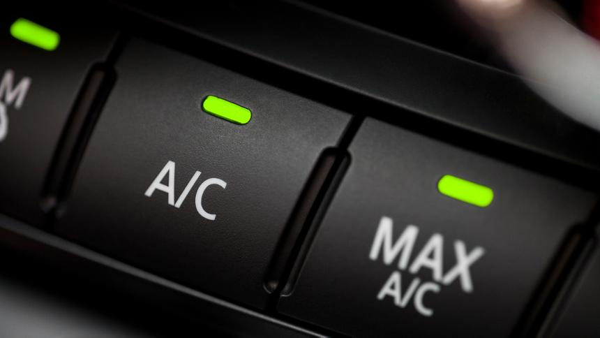 Зачем бывалые водители включают кондиционер в мороз