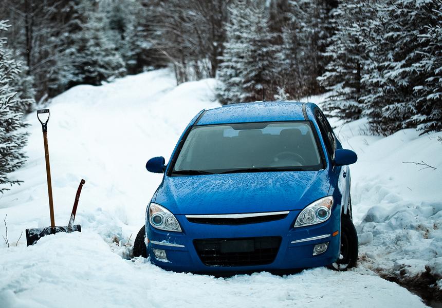 Что следует иметь при себе в машине на зимней трассе