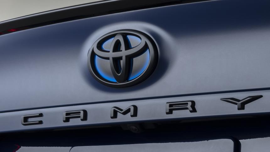 Новая Toyota Camry променяет V6 на «турбочетверку»