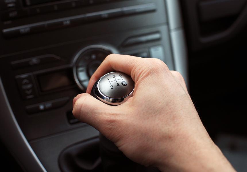 10 признаков поломки коробки передач