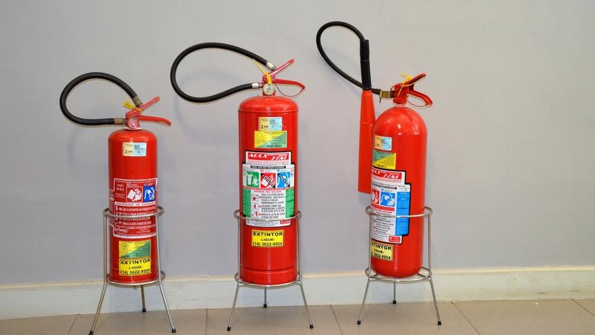 Почему старый огнетушитель в машине бесполезен