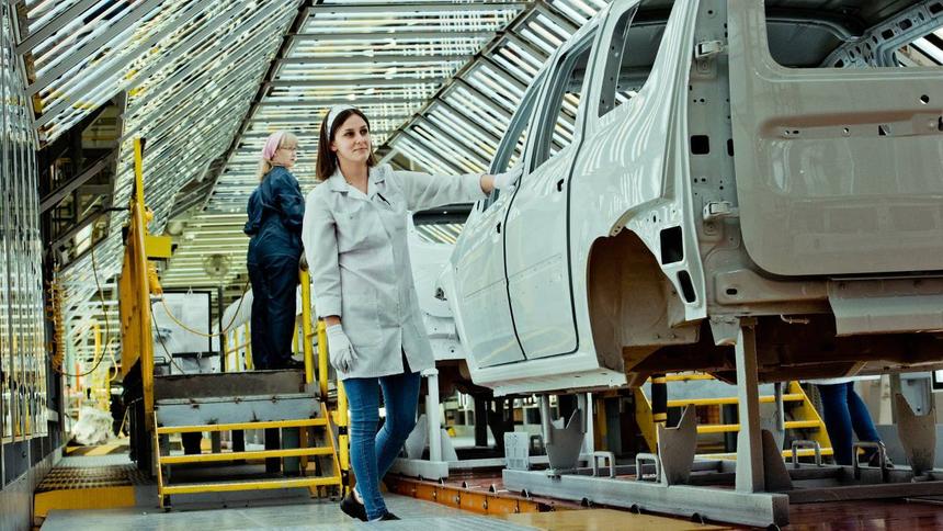 АвтоВАЗ рассказал, когда возобновится выпуск Lada Largus