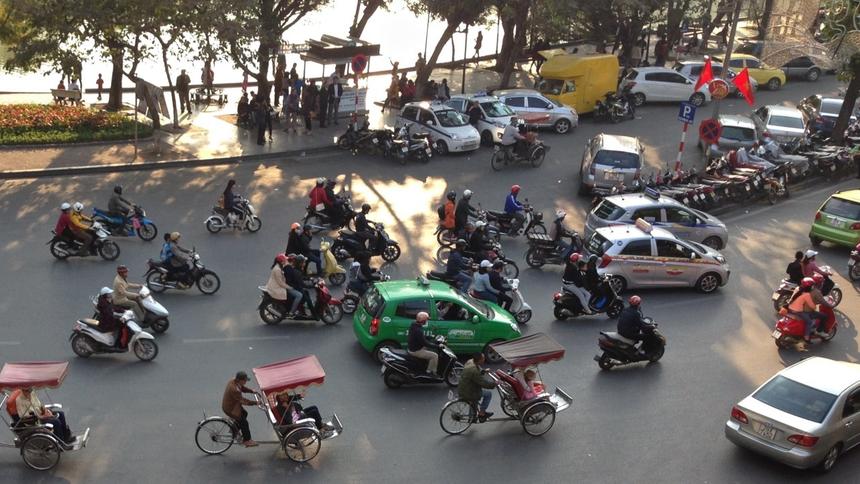 Вьетнамцы стали активно скупать импортные автомобили