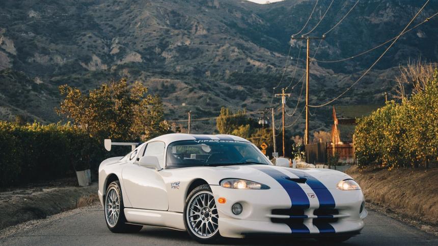 10 лучших классических автомобилей современности