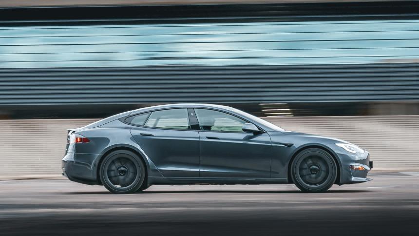 Во всем мире резко подешевели электромобили Tesla