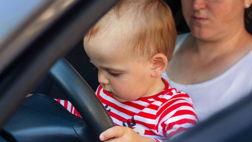 Материнский капитал хотят тратить на покупку автомобилей