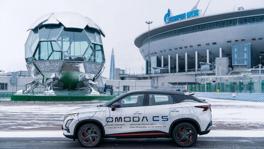 Автомобиль для молодых девушек: тест-драйв Omoda C5