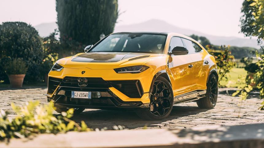 Машины премиум-класса в России пошли по рукам