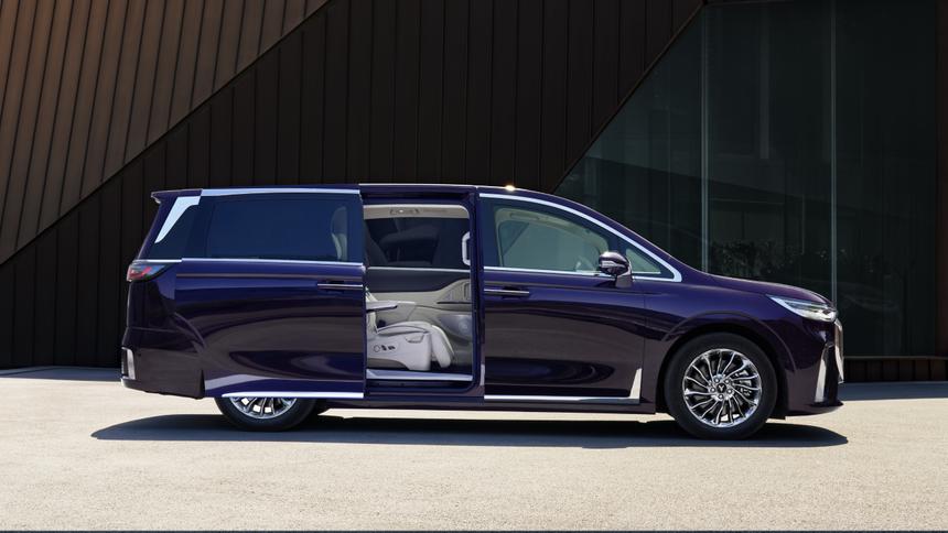 Роскошный минивэн Voyah Dream добрался до России: уже в продаже