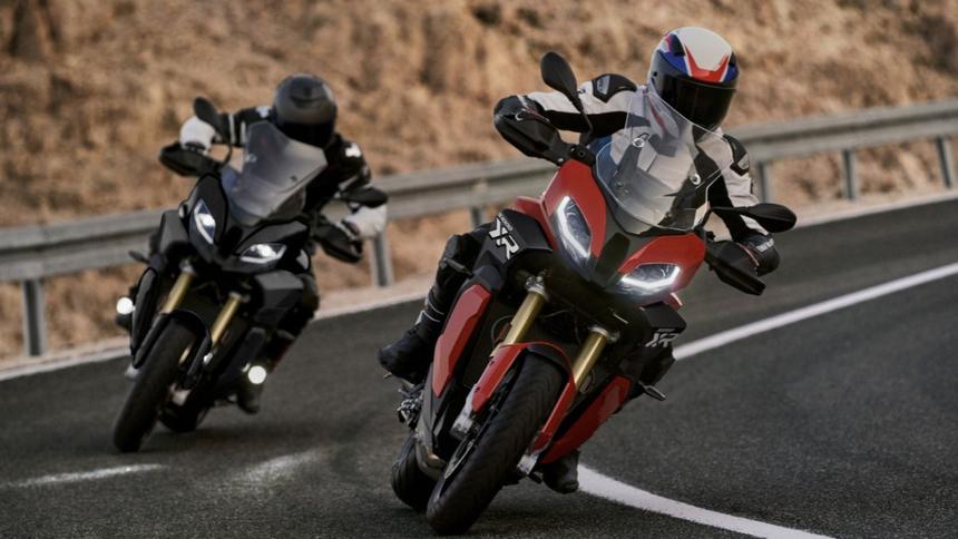 BMW отзывает тысячи встающих на дыбы мотоциклов