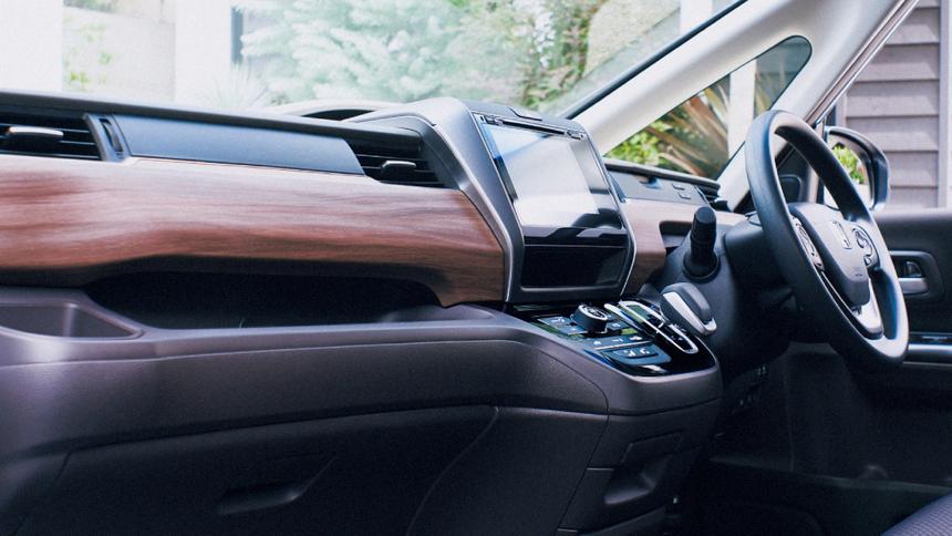 В России начались продажи дешёвых компактвэнов Honda Freed