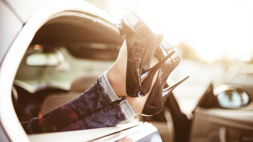 Россиянам рассказали, что грозит за секс в автомобиле