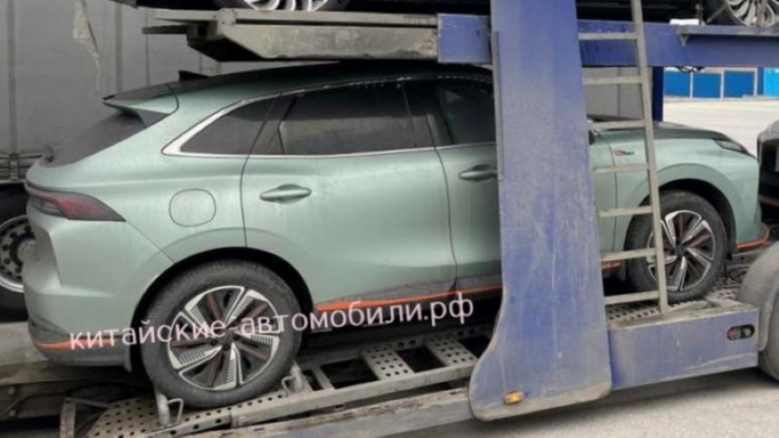 Стали известны подробности о новом кроссовере Evolute для России