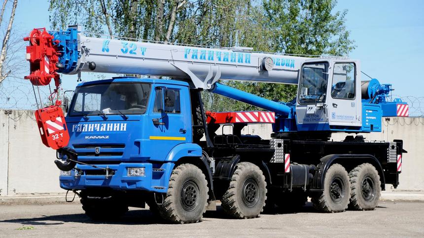 В России построили первый «тяжёлый» автокран из отечественной стали