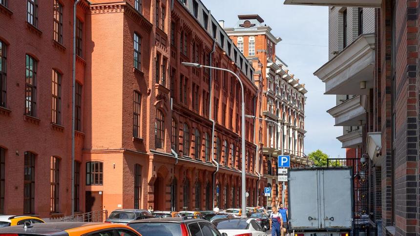 Половина московских водителей испытывают трудности с парковкой