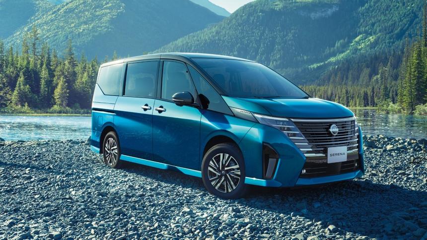В Россию завезли Nissan Serena