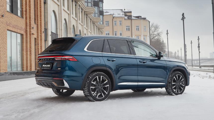 В России начались продажи Geely Monjaro: все комплектации и цены