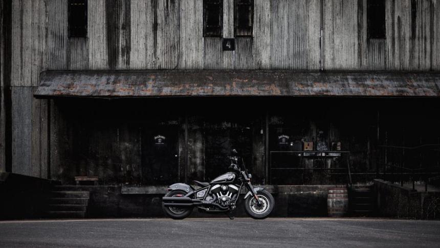 Indian представил особый мотоцикл Chief с добавлением в краску бурбона