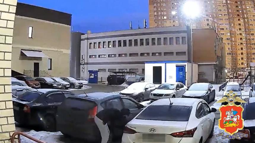 В Московской области мужчина порезал колёса на 11 машинах