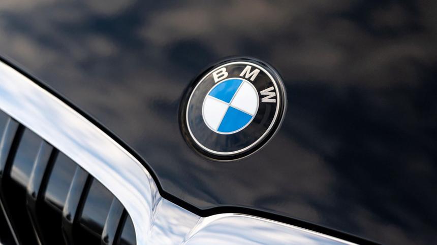 Как автомобильные бренды создавали свои логотипы