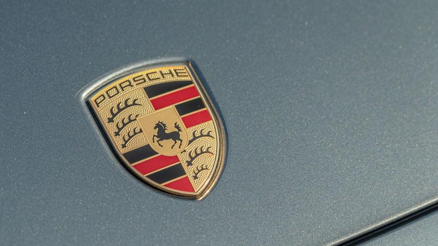 Как автомобильные бренды создавали свои логотипы