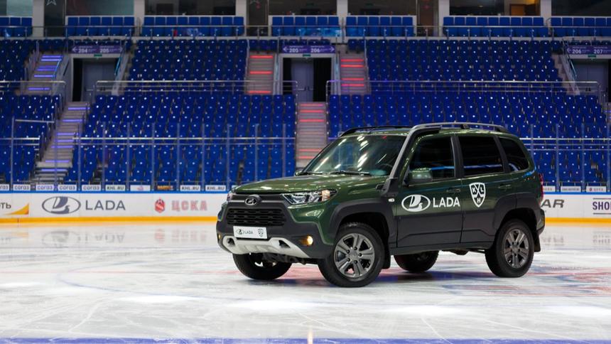 У российских дилеров появилась новая версия внедорожника Lada Niva Travel