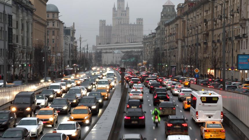 Московский Дептранс предупредил о предпраздничном коллапсе на дорогах