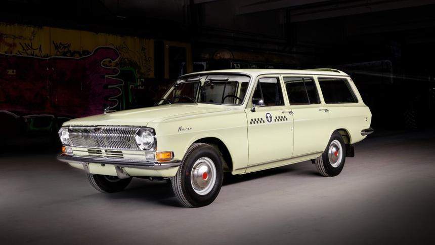 Музей транспорта Москвы отреставрировал такси ГАЗ-24-04