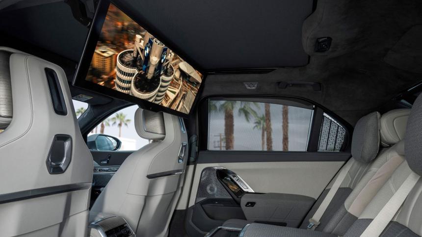 Гонка за самым большим экраном в салоне: 6 сумасшедших моделей