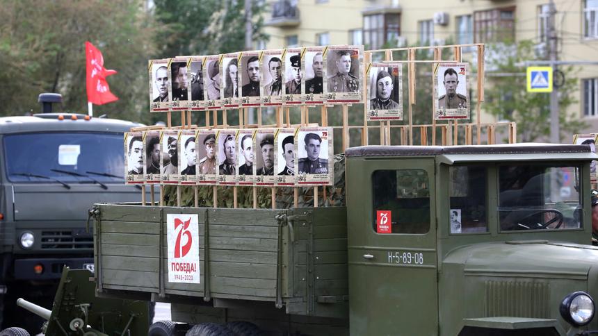 В ГИБДД объяснили, как закрепить на автомобиле фотографию ветерана