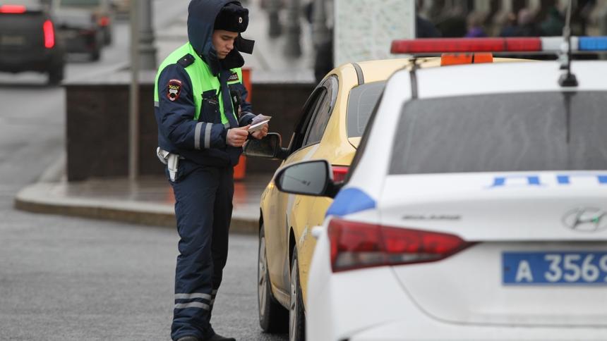 Сотрудник ГИБДД вымогал у водителя миллион