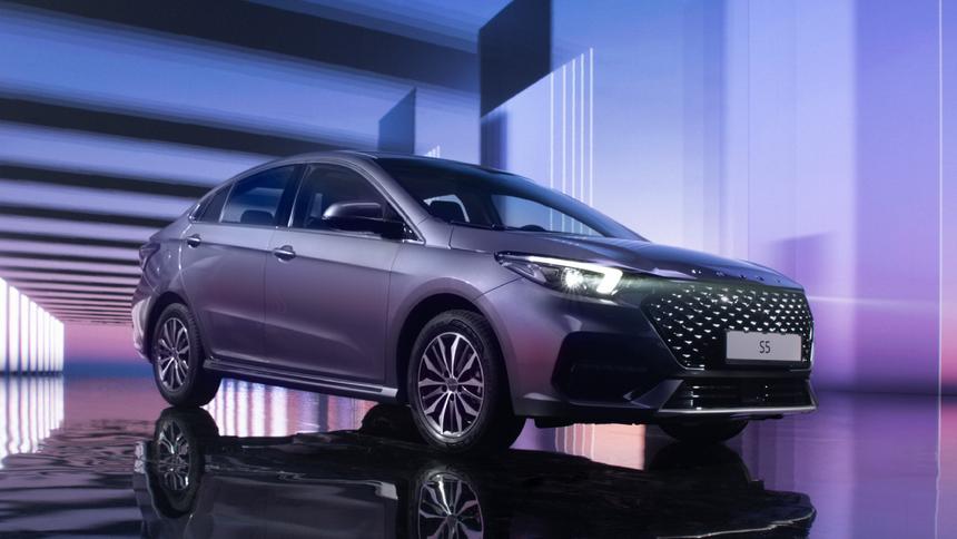 К российским дилерам поступили первые седаны Omoda S5